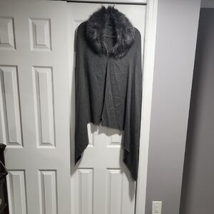 Stylish Gray Cape with Faux Fur Collar